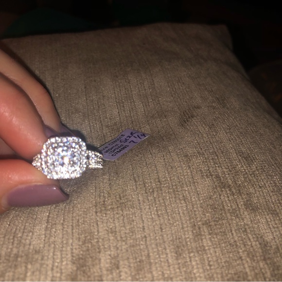 Ladies NWOT CZ, sterling silver ring. - Picture 3 of 4